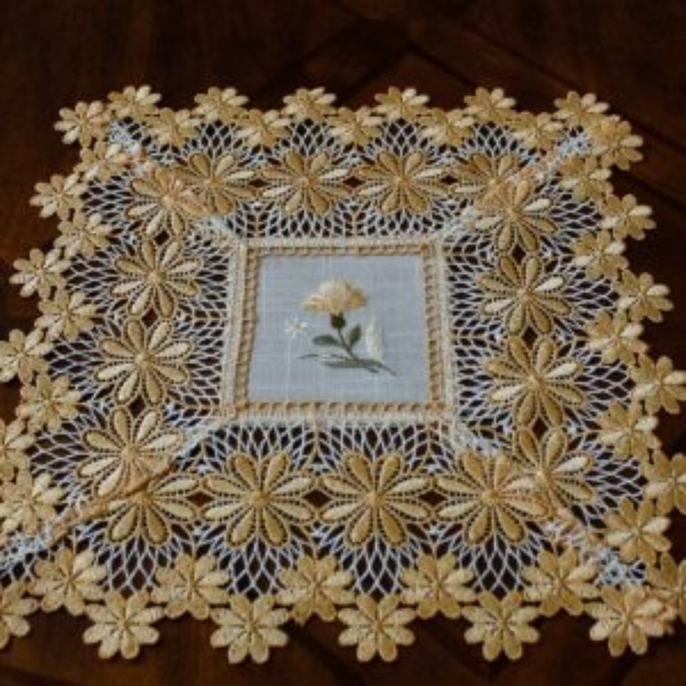 NEW Doily YELLOW DAISY LACE Square Table Mat